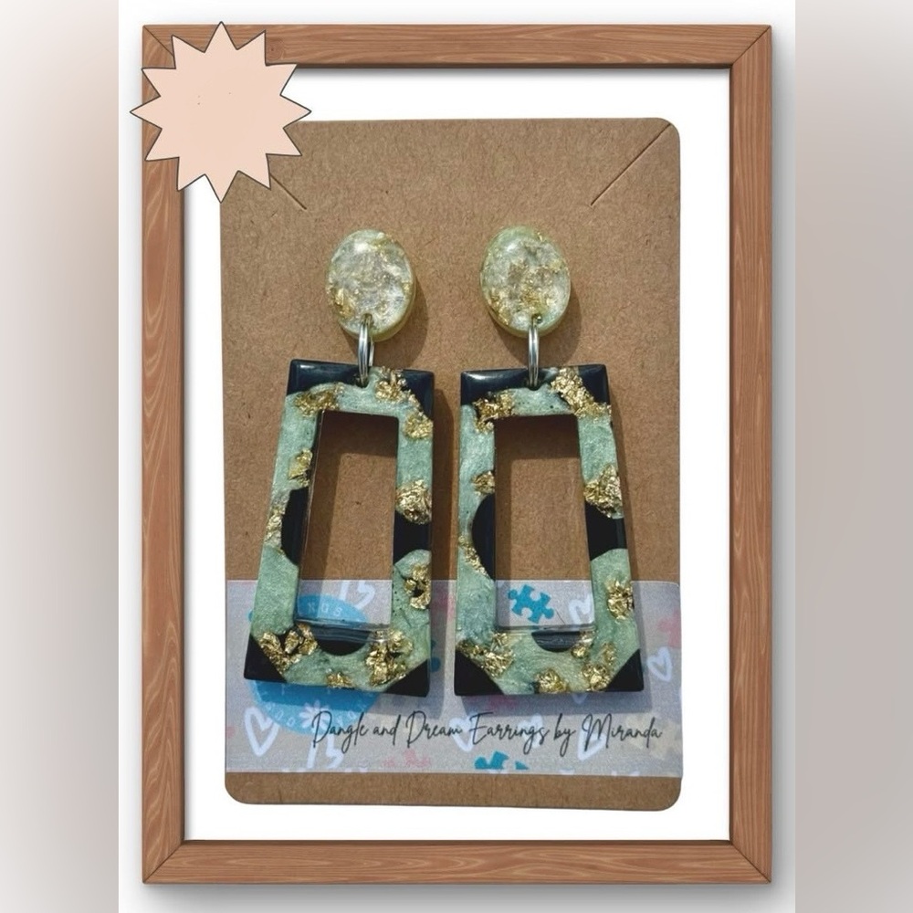 Elegant Black and Gold Dangle Earrings

🌸🌟🌟Bundle Discounts Available🌟🌟🌸